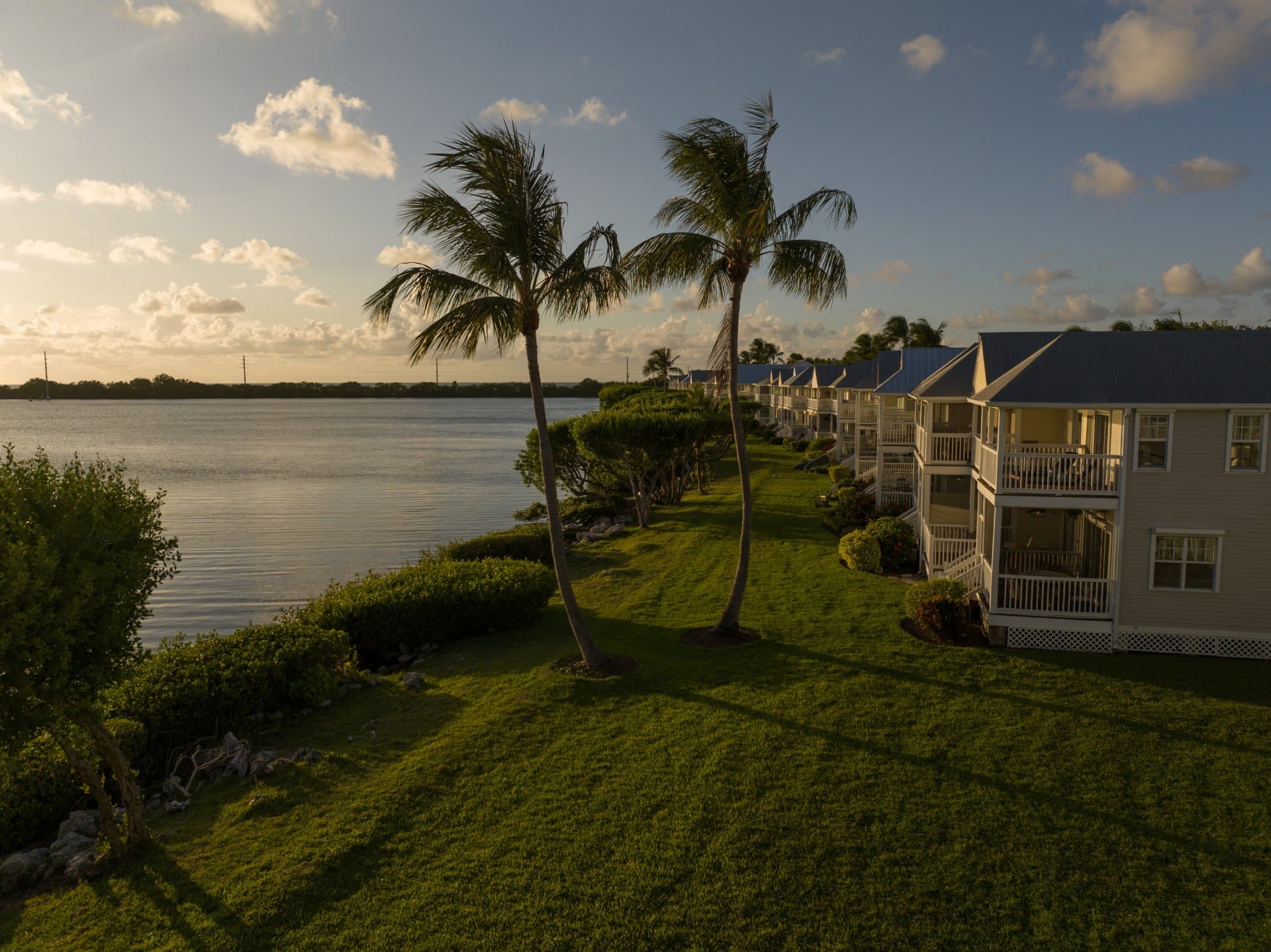 2025-06_HWK_Misc Resort Exteriors & Details_Sunset Lawn_RAW_HI-RES_Conor Doherty27 (1)