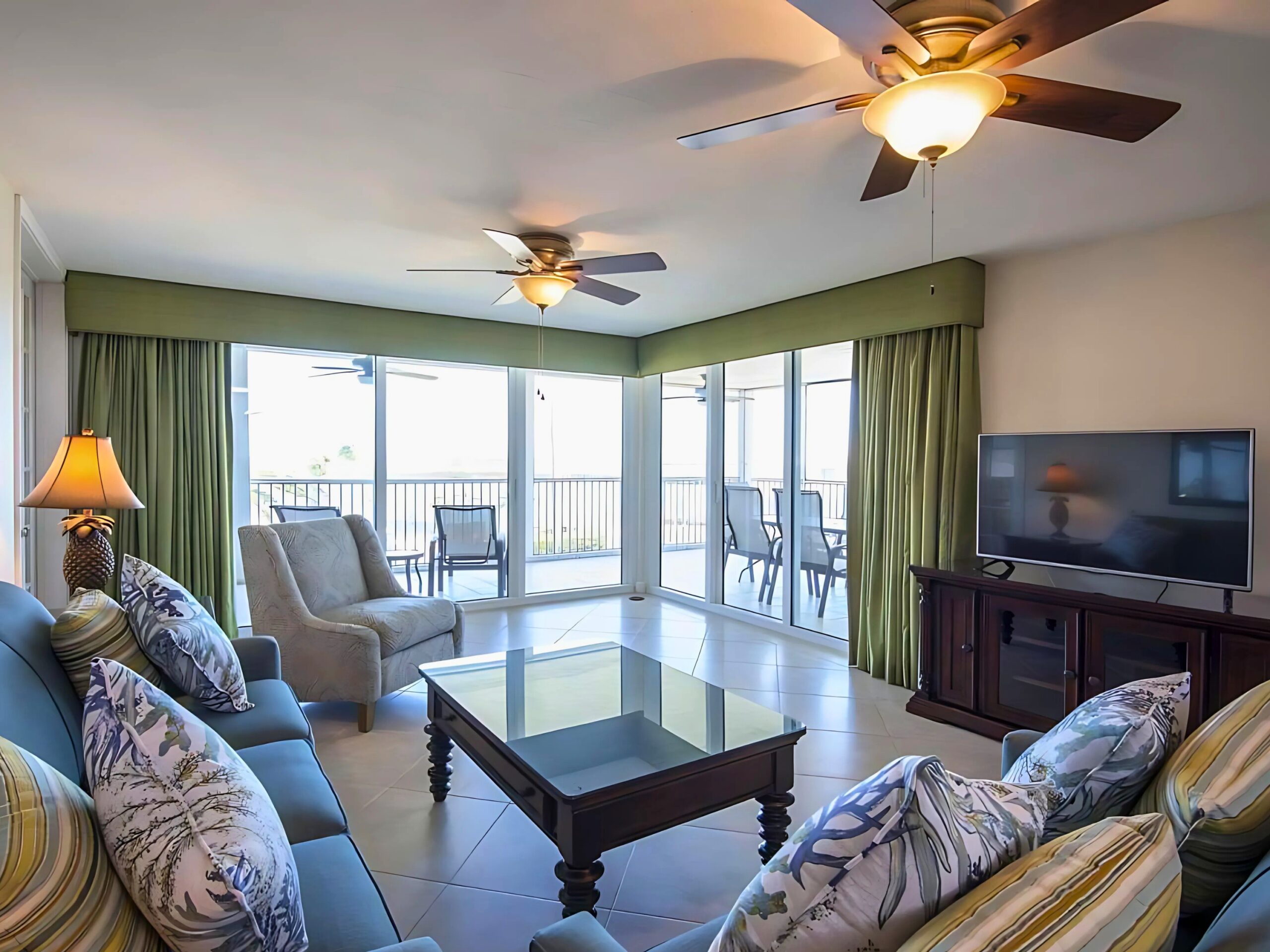 3BedroomSingleLevelVilla-LivingRoom2